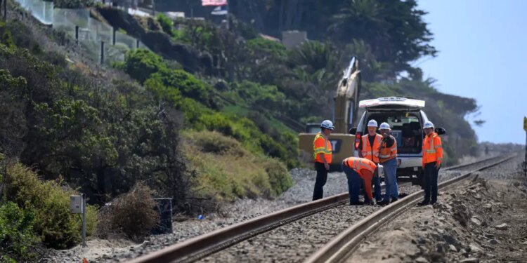 Construction of railroad barrier wall underway in San Clemente, CA
