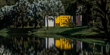 Construction of a Hotel Advances at Brazil's Inhotim Museum